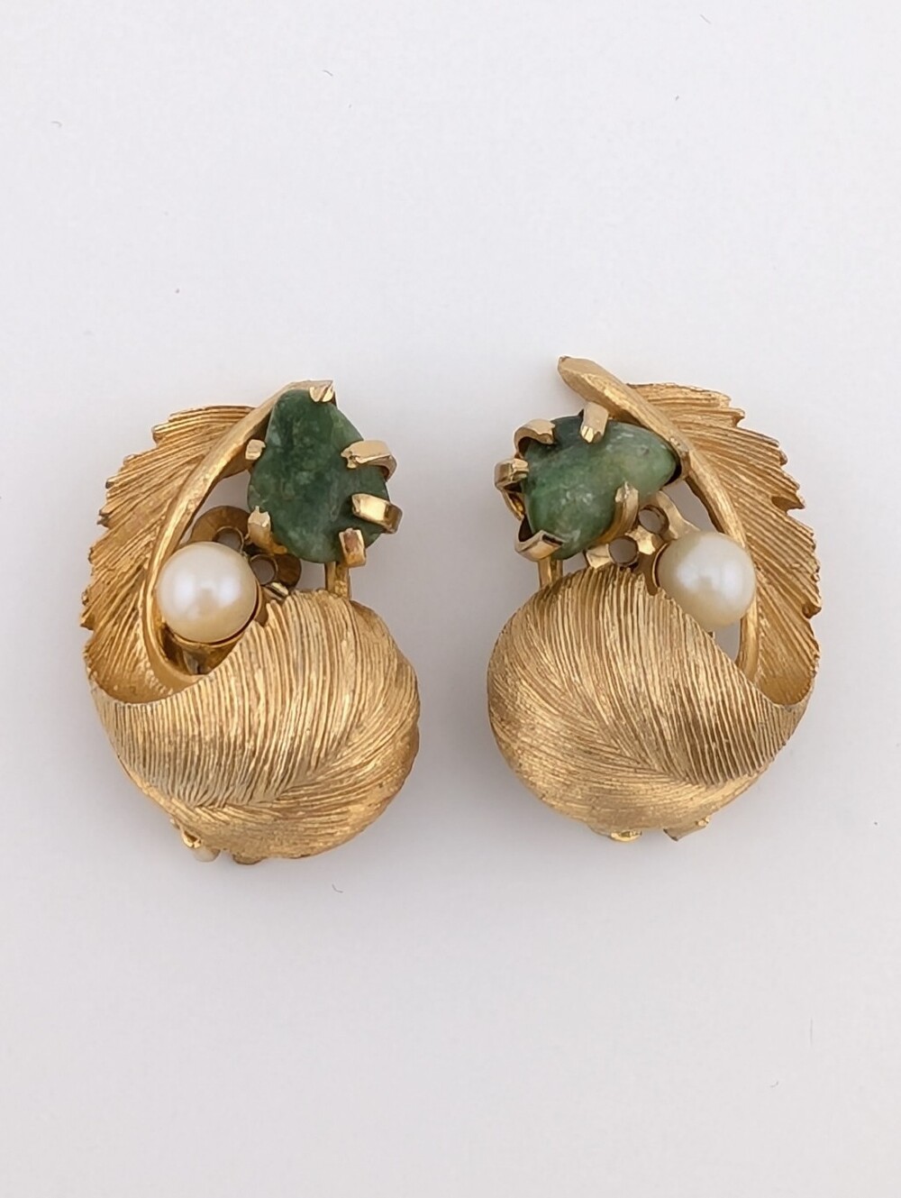 Vintage Lisner Jade & Faux Pearl Gold Clip On Earrings - Classic Estate Jewelry